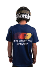Geld brauchen blauen Hemd